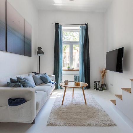 Black And White Apartment Boedapest Buitenkant foto