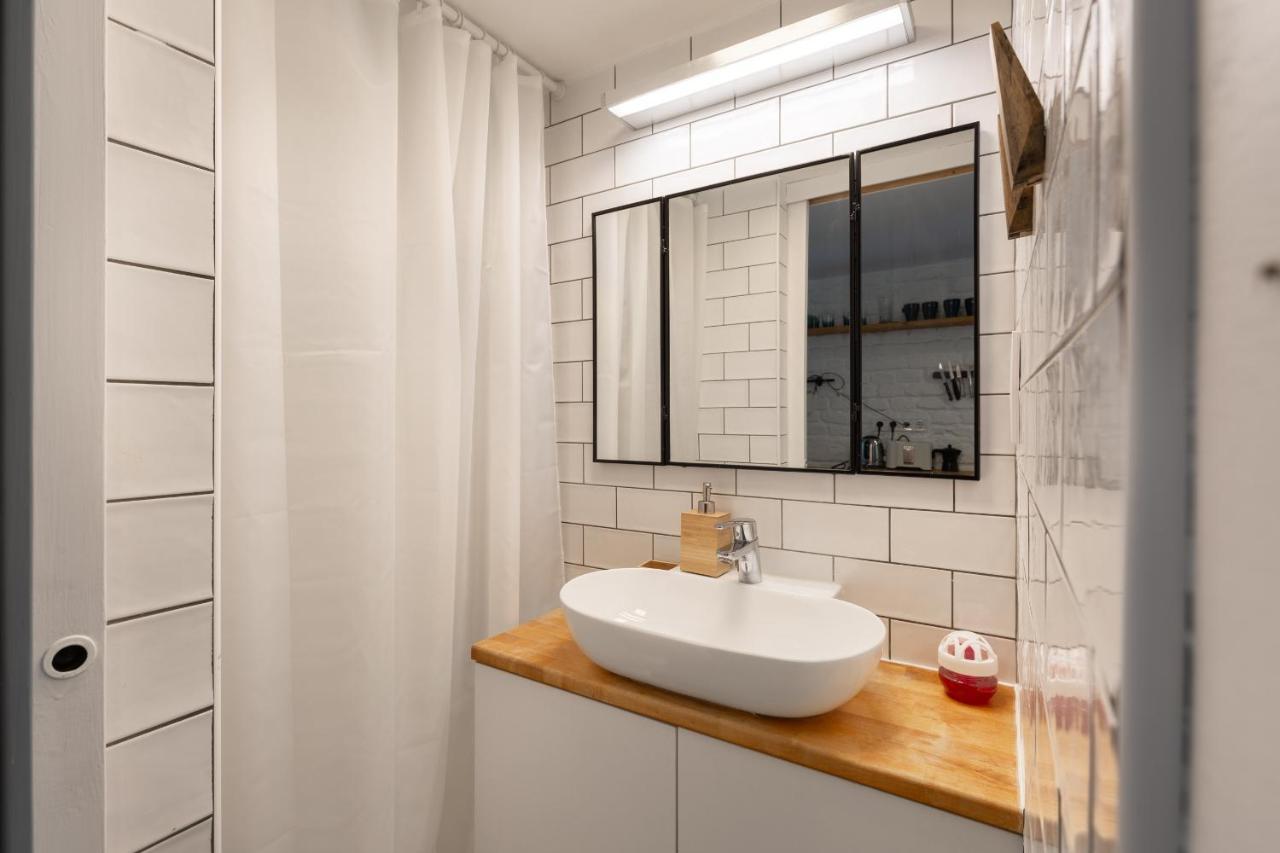 Black And White Apartment Boedapest Buitenkant foto
