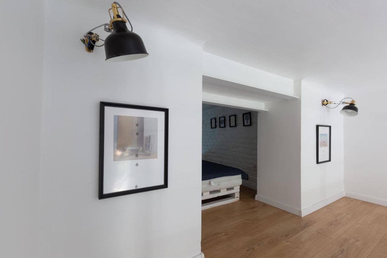Black And White Apartment Boedapest Buitenkant foto