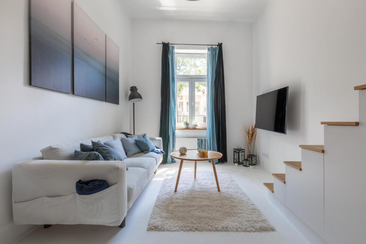 Black And White Apartment Boedapest Buitenkant foto