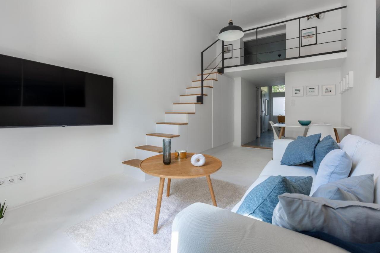 Black And White Apartment Boedapest Buitenkant foto