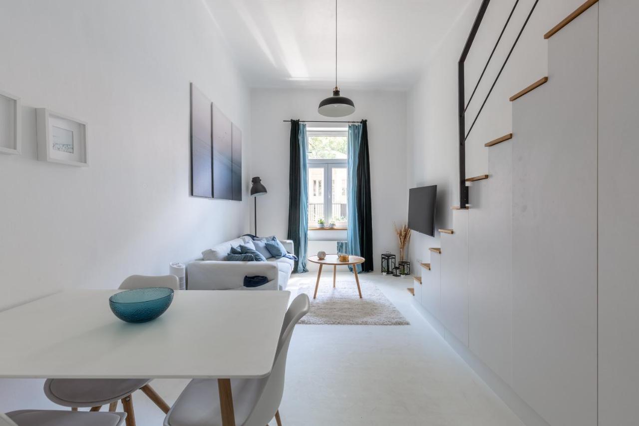 Black And White Apartment Boedapest Buitenkant foto