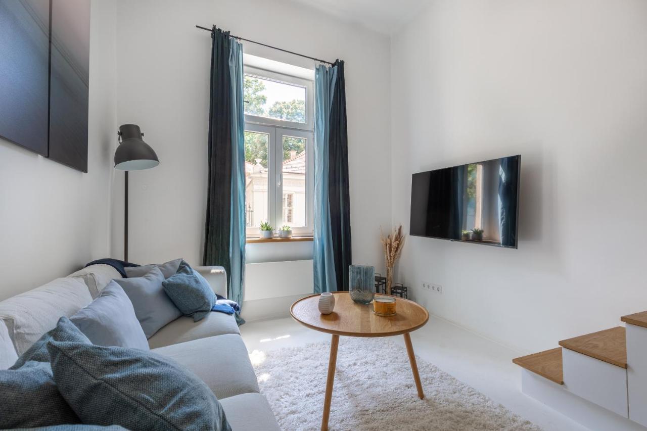 Black And White Apartment Boedapest Buitenkant foto