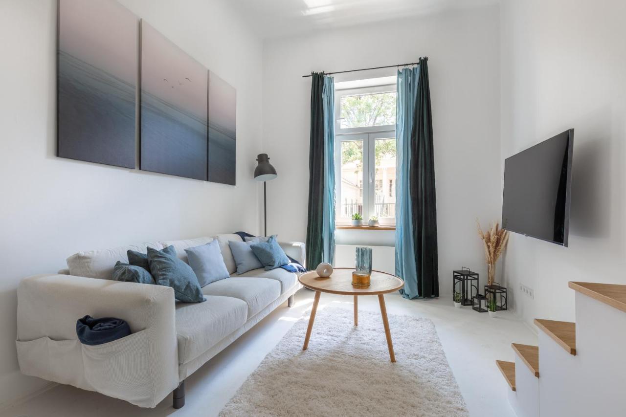 Black And White Apartment Boedapest Buitenkant foto